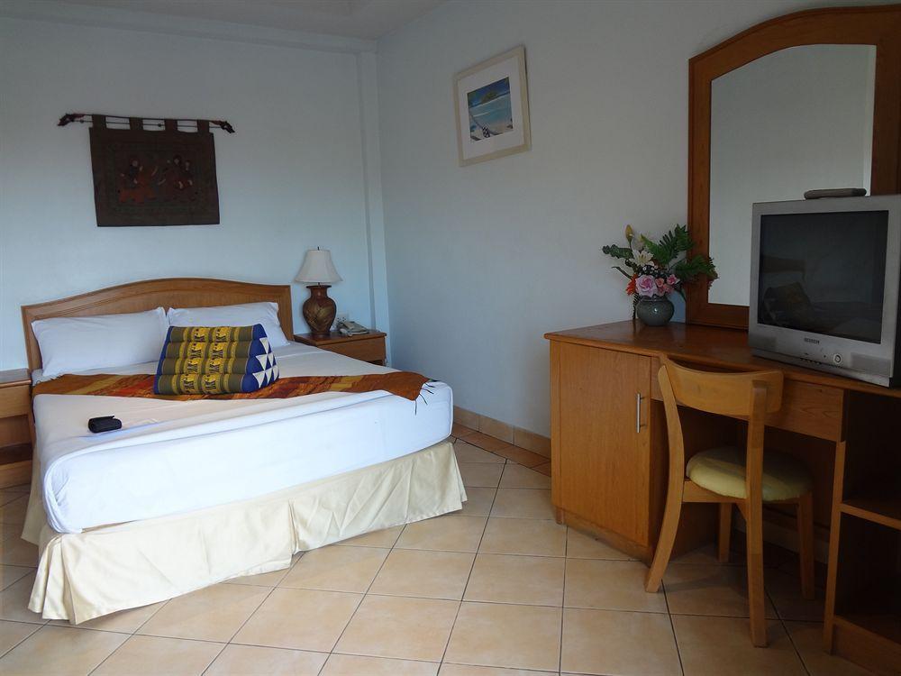 Seven Oaks Inn Jomtien Beach Extérieur photo