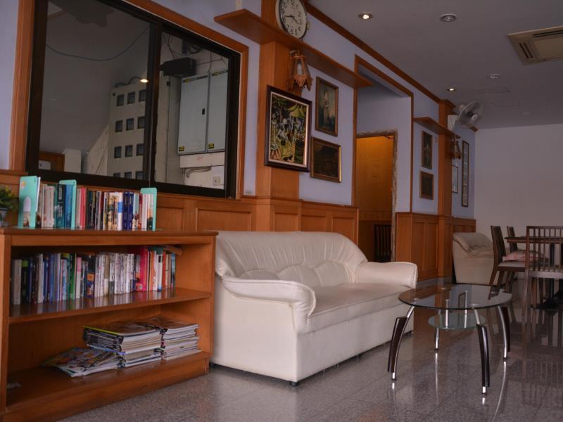 Seven Oaks Inn Jomtien Beach Extérieur photo