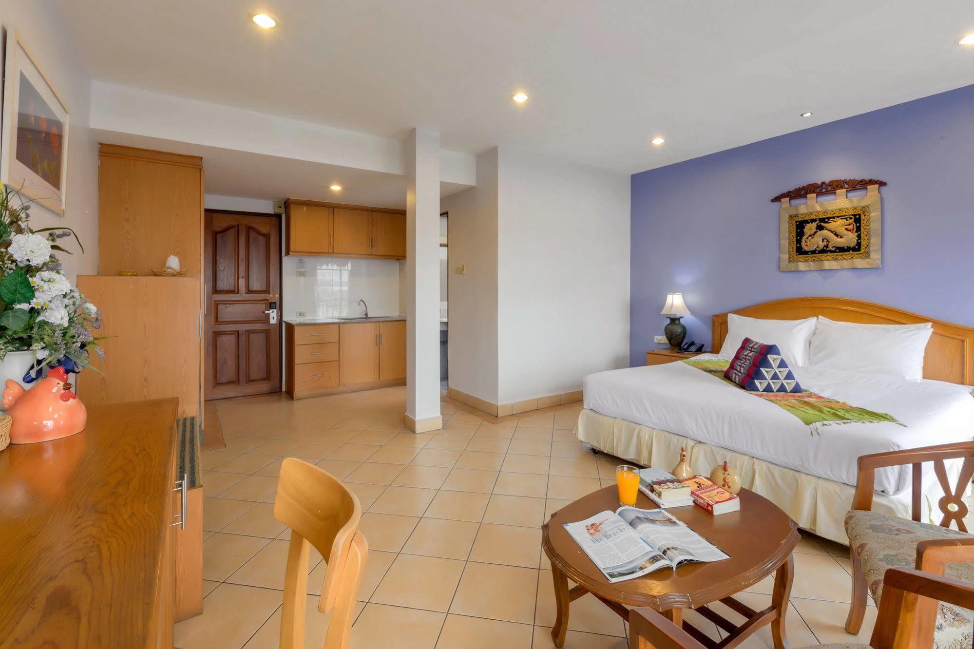 Seven Oaks Inn Jomtien Beach Extérieur photo