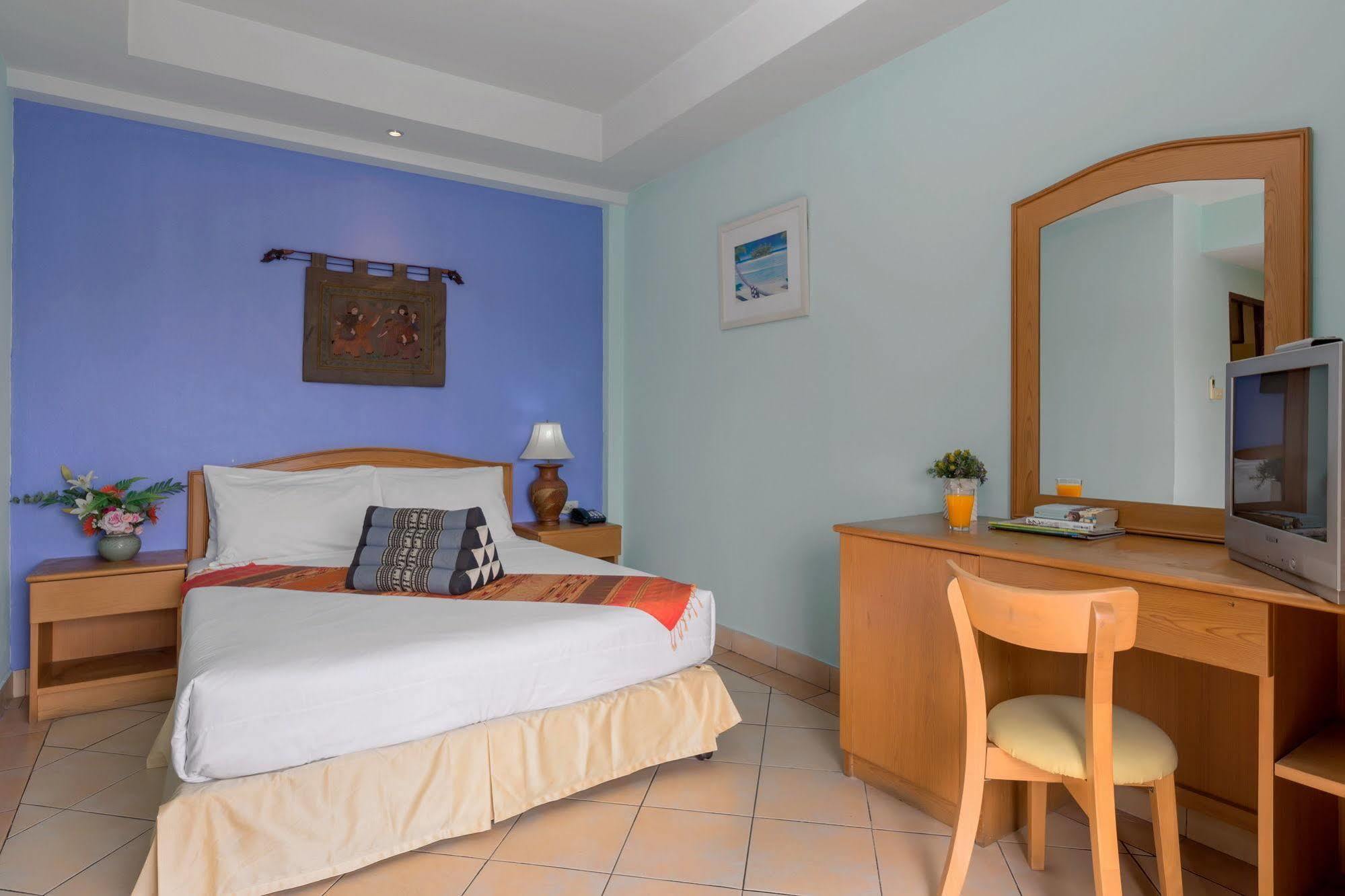 Seven Oaks Inn Jomtien Beach Extérieur photo