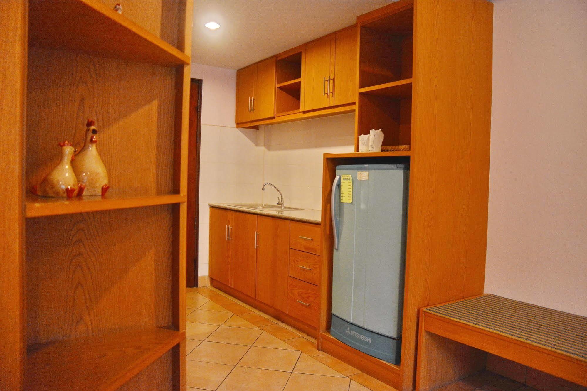 Seven Oaks Inn Jomtien Beach Extérieur photo
